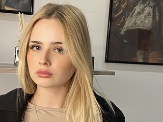 fingering girl cam MarnieRhyner