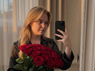 nude gamgirl MelissaMyla