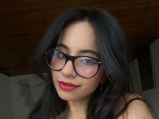 camgirl fingering shaved pussy MelodyeMarks