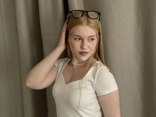 fingering camgirl NikkiByous
