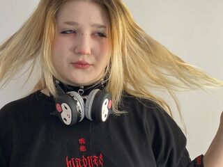 camslut fingering pussy PilarVanhee