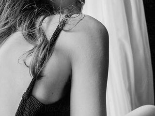 naked camgirl masturbating RemaRoy