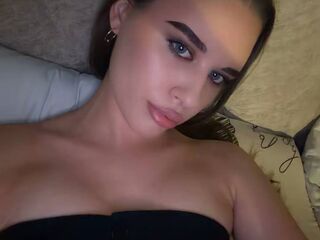 cam hooker chatroom RhiannonJumper