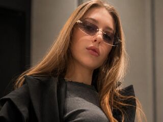 camgirl playing with vibrator RosamondLaich