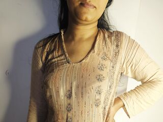 camwhore masturbating with vibrator RubbynaKhan
