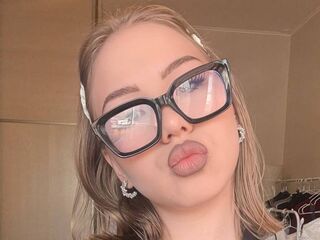 camslut masturbating SaraBaier