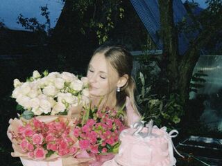 naked girl with webcam masturbating with dildo SharlynHazelton