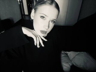 naughty camgirl masturbating with dildo SherieMcwayne