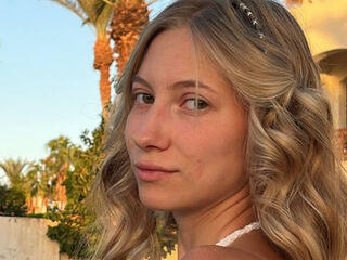 naughty camgirl fingering shaved pussy TainaTatge