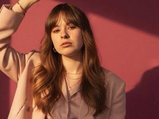 cam girl masturbating with vibrator TerinaLairmore