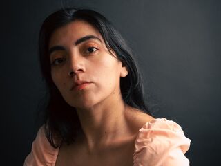 girl topless TessaBisou