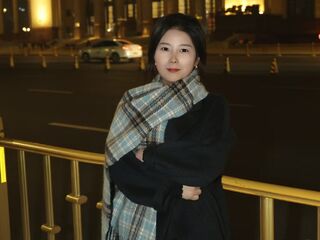 girl showing tits WangFei