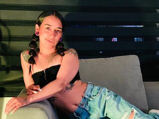 cam girl playing with sextoy YeinlynLennox